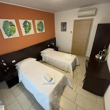 לינה וארוחת בוקר La Rondinella 3*